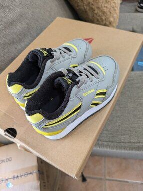 Reebok 1066 Gray Yellow Black Logo Unisex Kids Low Top Sneakers Size 9